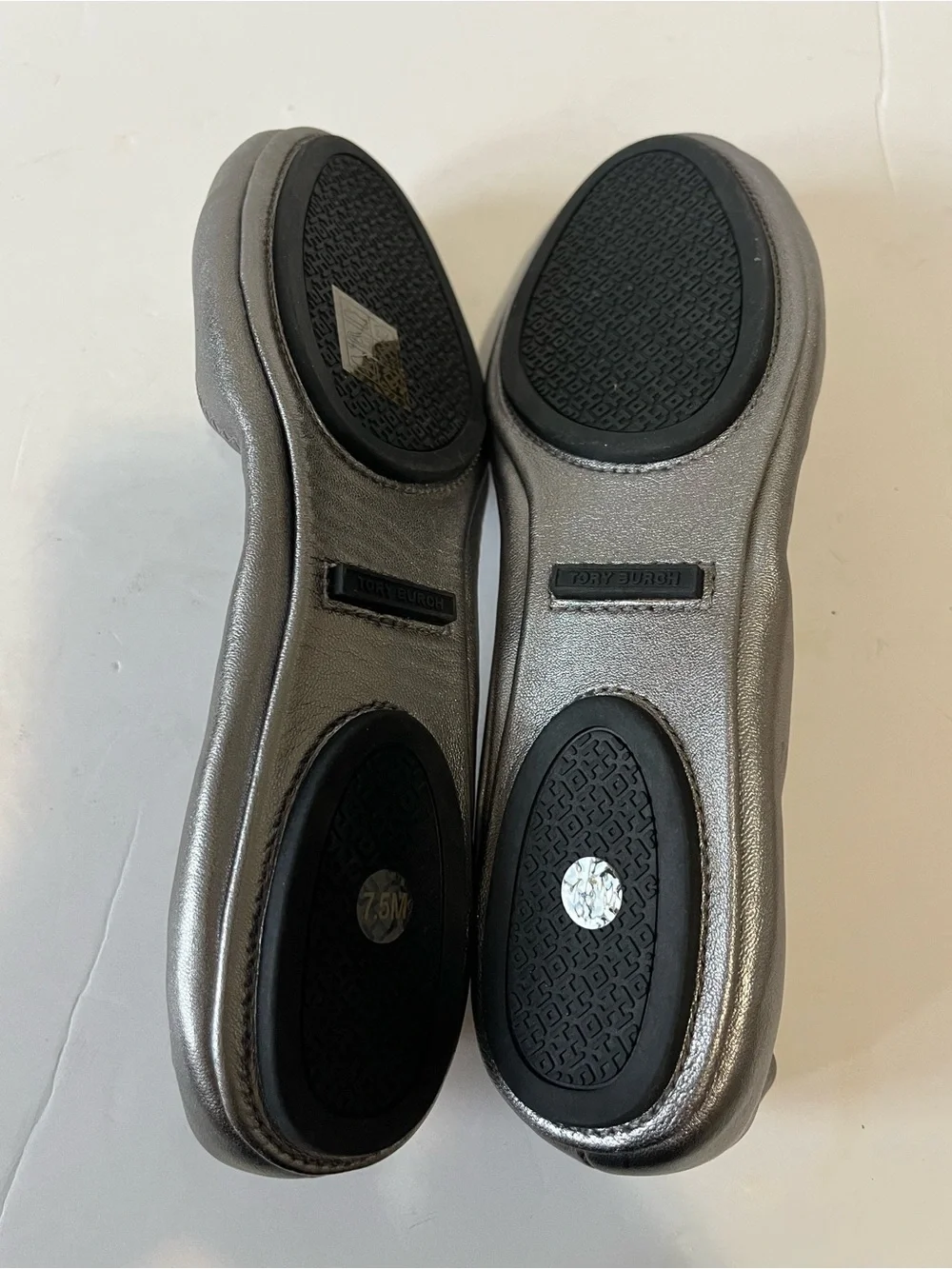 Tory Burch Silver Leather Logo Round-Toe Ballet Flats size 7.5M